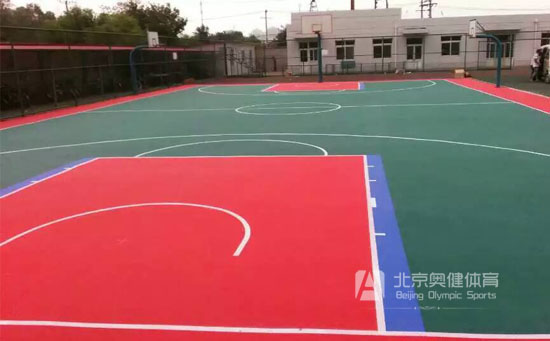 懸浮地板籃球場紅綠搭配