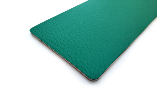 pvc地板只有2mm－9mm厚度，每平米重量僅1－4KG