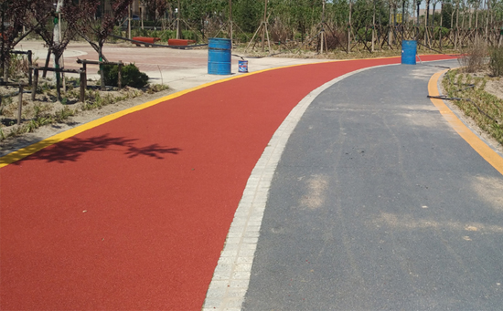 塑膠健身步道是指在公園、體育場館等公共場合設(shè)置的