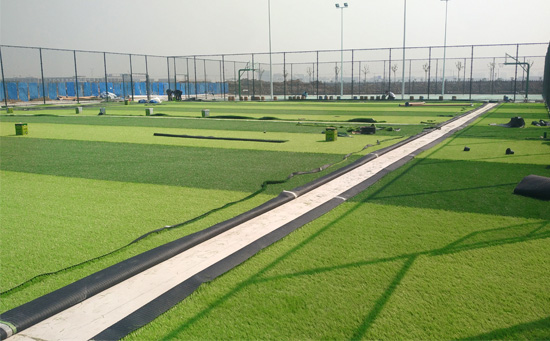 人造草足球場(chǎng)施工現(xiàn)場(chǎng)