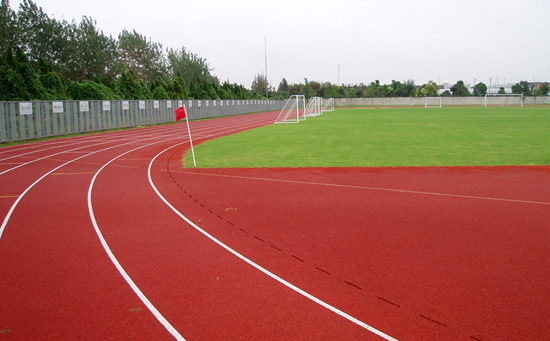 塑膠跑道施工中應注意哪些事項