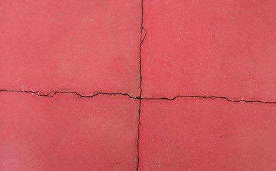 硅pu籃球場地面開裂怎么處理，裂縫解決方案有哪些？